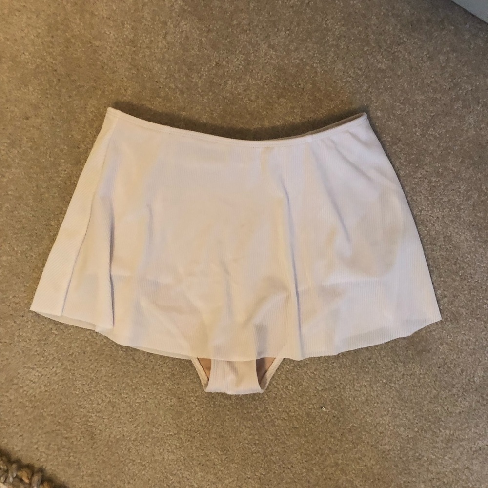 Kortni Jeane Who Wears Short Skirt Swim Bottoms